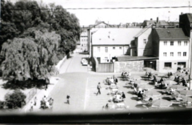 Stadtarchiv Weimar, 60 10-5/20, "Thüringer Gastlichkeit" auf dem Rollplatz (Parkplatz), 1975