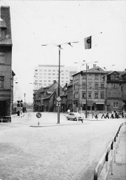 Stadtarchiv Weimar, 60 10-5/20, Blick auf der Bertuchstraße zur Friedensstraße/rechts Karl-Liebknecht-Straße, ohne Datum