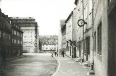 Stadtarchiv Weimar, 60 10-5/21, Blick durch die Ferdinand-Freiligrath-Straße zur Friedensstraße, ohne Datum