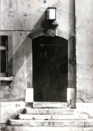 Stadtarchiv Weimar, 60 10-5/21, Blick auf die Eingangstür des Hotels "Thüringer Hof", ohne Datum