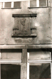 Stadtarchiv Weimar, 60 10-5/21, Altes Emblem in Stein am Hotel "Thüringer Hof", ohne Datum