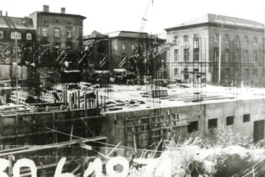 Stadtarchiv Weimar, 60 10-5/21, Baustelle am Jakobsplan für das Studentenwohnheim, 1971