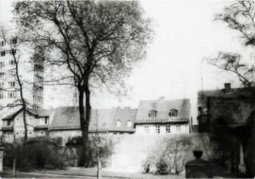 Stadtarchiv Weimar, 60 10-5/21, Blick vom Jakobskirchhof auf  die Rückseite der Häuser der Jakobstraße, ohne Datum