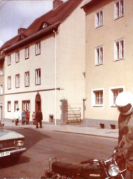 Stadtarchiv Weimar, 60 10-5/21, Blick auf die Ferdinand-Freiligrath-Straße 18 und 16, ohne Datum