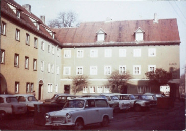 Stadtarchiv Weimar, 60 10-5/21, Blick auf die Ferdinand-Freiligrath-Straße 11, 13 und 15/rechts Ecke zur Friedensstraße, ohne Datum