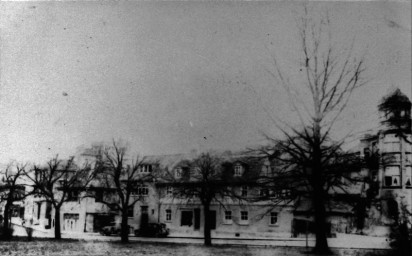 Stadtarchiv Weimar, 60 10-5/22, Blick vom Karl-August-Platz auf die Häuser »Am Asbach« , vor 1937