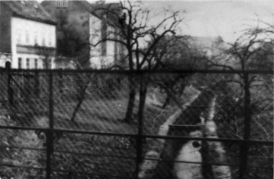 Stadtarchiv Weimar, 60 10-5/22, Blick über den offenen Asbach entlang der Asbachstraße Richtung Osten, um 1930