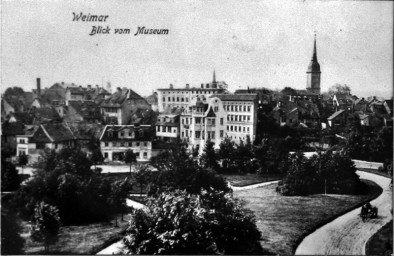 Stadtarchiv Weimar, 60 10-5/22, Blick vom Karl-August-Platz zu den Gebäuden  »Am Asbach«, vor 1936