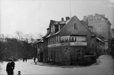 Stadtarchiv Weimar, 60 10-5/22, Blick von der Straße Am Asbach in die »Kleine Töpfergasse«, wohl 1936