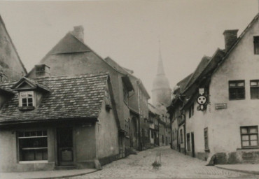 Stadtarchiv Weimar, 60 10-5/22, Blick von der Breitenstraße in die Friedensgasse, 1935