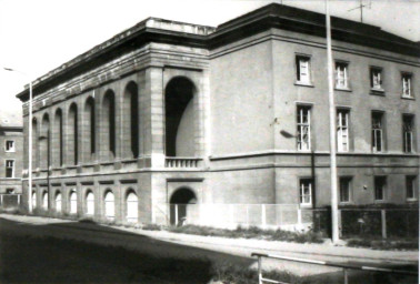 Stadtarchiv Weimar, 60 10-5/22, Blick auf die Gebäude der Fachschule für Staatswissenschaften "Edwin Hoernle" an der Friedensstraße, ohne Datum