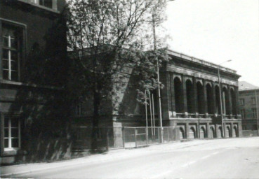 Stadtarchiv Weimar, 60 10-5/22, Blick von der Karl-Liebknecht-Straße in die Friedensstraße, 1989