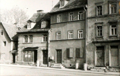 Stadtarchiv Weimar, 60 10-5/22, Blick auf die Häuser Friedensstraße 2–8, 1985