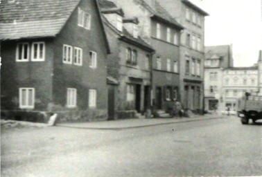 Stadtarchiv Weimar, 60 10-5/22, Blick in die Friedensstraße/links Ecke Friedensgasse, ohne Datum