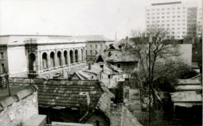 Stadtarchiv Weimar, 60 10-5/22, Blick auf die Rückseiten der abgerissenen Häuser Friedensstraße 2-18, 1989