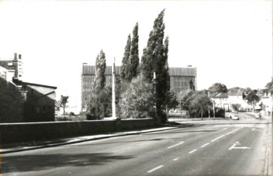 Stadtarchiv Weimar, 60 10-5/22, Blick von der Friedensbrücke in die Friedrich-Ebert-Straße, ohne Datum