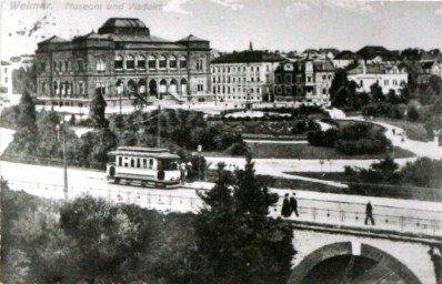 Stadtarchiv Weimar, 60 10-5/22, Blick auf Viadukt mit Straßenbahn und Eisengeländer, um 1910