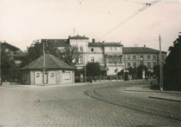 Stadtarchiv Weimar, 60 10-5/22, Blick vom Viadukt/ Ettersburger Straße auf den Karl-August-Platz, um 1930