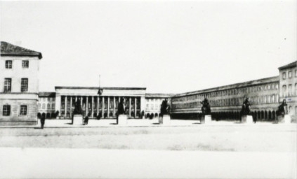 Stadtarchiv Weimar, 60 10-5/23, Modell der Gebäude am Karl-Marx-Platz von Prof. Schulz-Naumburg, ohne Datum