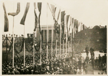 Stadtarchiv Weimar, 60 10-5/23, Kongreßhallen-Attrappe nach Planierung des Baugeländes "Gauforum", um 1938