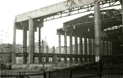 Stadtarchiv Weimar, 60 10-5/23, Blick auf den Rohbau der sog. »Halle der Volksgemeinschaft« von Süden, um 1940