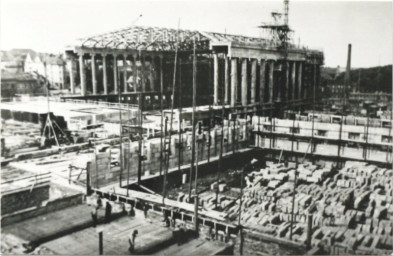 Stadtarchiv Weimar, 60 10-5/23, Blick auf den Rohbau der sog. "Halle der Volksgemeinschaft" von Süd/Südwest, ohne Datum