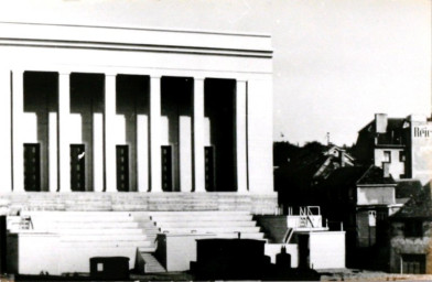 Stadtarchiv Weimar, 60 10-5/23, Blick auf die Attrappe  der "Halle der Volksgemeinschaft" von Nordost, ohne Datum