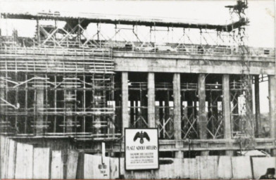 Stadtarchiv Weimar, 60 10-5/23, Blick auf den Rohbau der sog. "Halle der Volksgemeinschaft" , 1940