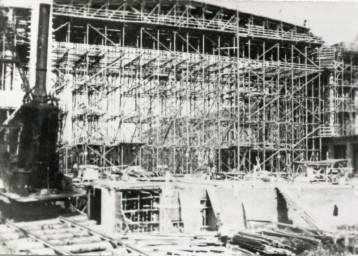 Stadtarchiv Weimar, 60 10-5/23, Blick auf den Rohbau der "Halle der Volksgemeinschaft" , um 1939