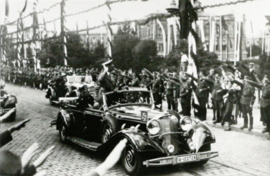 Stadtarchiv Weimar, 60 10-5/23, Blick vom Viadukt auf den Karl-August-Platz , 1937