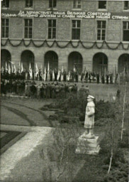 Stadtarchiv Weimar, 60 10-5/23, Blick auf den Karl-Marx-Platz , um 1947