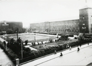 Stadtarchiv Weimar, 60 10-5/23, Blick auf den Karl-Marx-Platz , 1960