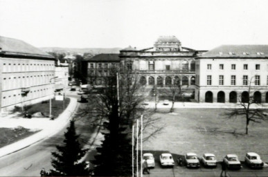 Stadtarchiv Weimar, 60 10-5/23, Blick vom Turmhaus auf den Karl-Marx-Platz , 1986