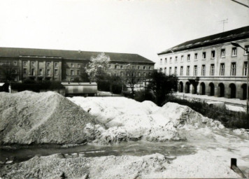 Stadtarchiv Weimar, 60 10-5/23, Blick vom Mehrzweckgebäude auf den Karl-Marx-Platz, ohne Datum