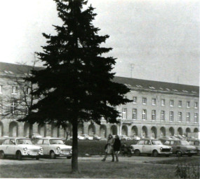 Stadtarchiv Weimar, 60 10-5/23, Blick zum Agrarwissenschaftlichen Institut am Karl-Marx-Platz, ohne Datum