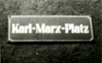 Stadtarchiv Weimar, 60 10-5/23, Straßenschild "Karl-Marx-Platz", ohne Datum