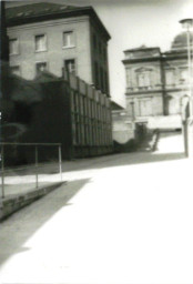 Stadtarchiv Weimar, 60 10-5/23, Blick zur schmalen und absätzlichen Straßengabelung auf der Brennerstraße, ohne Datum