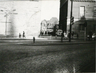 Stadtarchiv Weimar, 60 10-5/23, Blick aus der Karl-Liebknecht-Straße zur Museums-Ruine, 1970