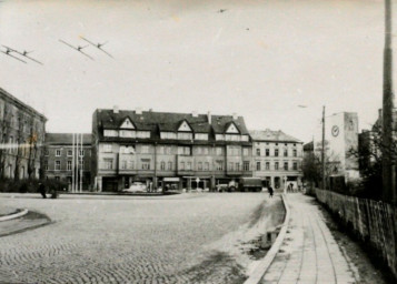 Stadtarchiv Weimar, 60 10-5/23, Blick aus der Bertuchstraße auf das ehemalige "Vier-Giebel-Haus" vor dem Abriss, vor 1966