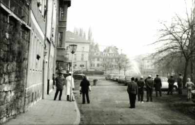 Stadtarchiv Weimar, 60 10-5/23, Blick aus der Asbachstraße zur Karl-Liebknecht -Straße , 1984