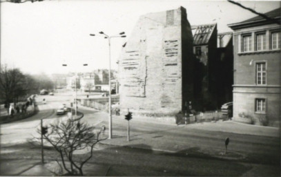 Stadtarchiv Weimar, 60 10-5/23, Blick auf die Kreuzung Friedensstraße/Bertuchstraße/Karl-Liebknecht-Straße, 1983