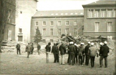 Stadtarchiv Weimar, 60 10-5/23, Blick auf das Turmhaus der Fachschule für Staatswissenschaften "Edwin Hoernle", 1984