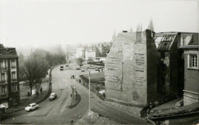 Stadtarchiv Weimar, 60 10-5/23, Blick vom Dach des Konsum-Konditorei-Backhauses auf die Kreuzung Friedensstraße/Bertuchstraße/Karl-Liebknecht-Straße, ohne Datum