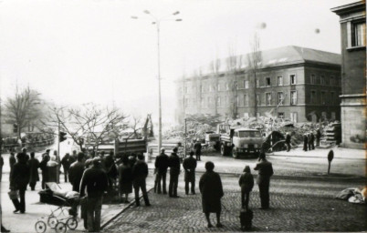 Stadtarchiv Weimar, 60 10-5/23, Blick auf die Kreuzung Friedensstraße/Bertuchstraße/Karl-Liebknecht-Straße, 1984