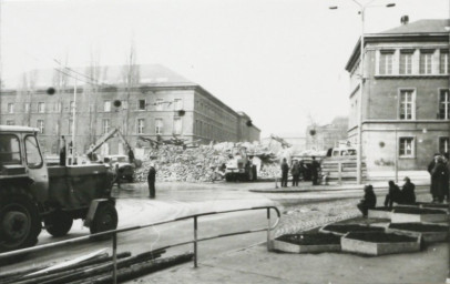 Stadtarchiv Weimar, 60 10-5/23, Blick auf die Kreuzung Karl-Liebknecht-Straße/ Karl-Marx-Platz/ Friedensstraße, 1984