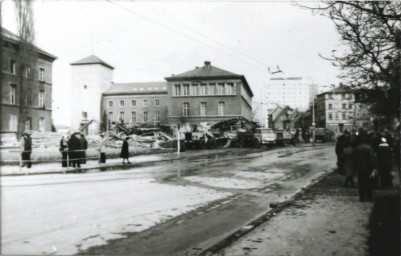 Stadtarchiv Weimar, 60 10-5/23, Blick aus der Bertuchstraße auf die Kreuzung Karl-Liebknecht-Straße/ Karl-Marx-Platz/ Friedenstraße, 1984