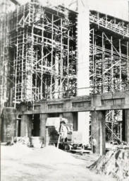 Stadtarchiv Weimar, 60 10-5/23, Blick auf die Baustelle des "Gauforums" am "Platz Adolf Hitlers", um 1940