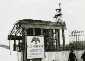 Stadtarchiv Weimar, 60 10-5/23, Blick auf die geplante Kongreßhalle auf dem Platz "Adolf Hitlers", 1938