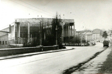 Stadtarchiv Weimar, 60 10-5/23, Blick von der Friedensbrücke/Friedensstraße in die Friedrich-Ebert-Straße, um 1960