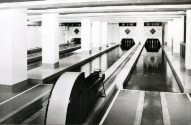 Stadtarchiv Weimar, 60 10-5/23, Blick auf die Anlage der Kegelbahn im Mehrzweckgebäude, 1984